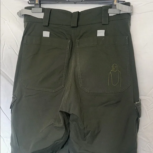 Men’s Olive Green Insulated Snowboarding Cargo Pants/Shorts. Analog. Size XS.